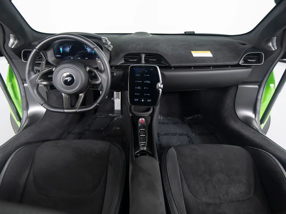 2025 McLaren Artura - Image 28 of 31