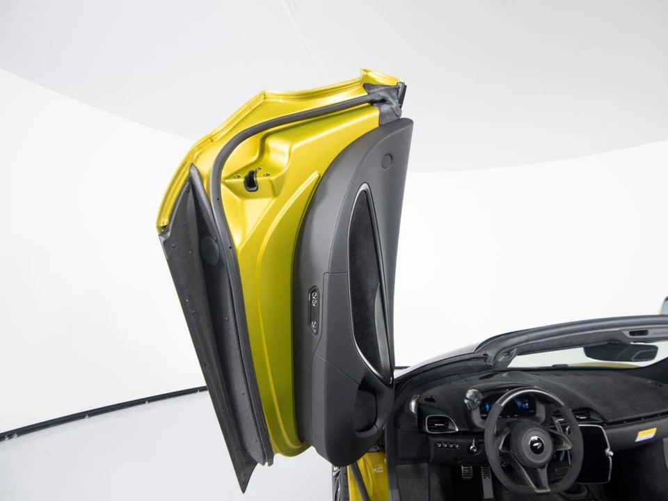 2025 McLaren Artura - Image 10 of 31