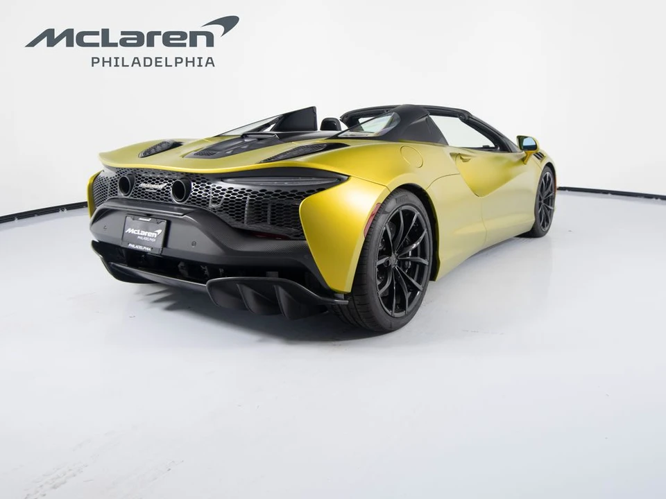 2025 McLaren Artura - Image 6 of 31