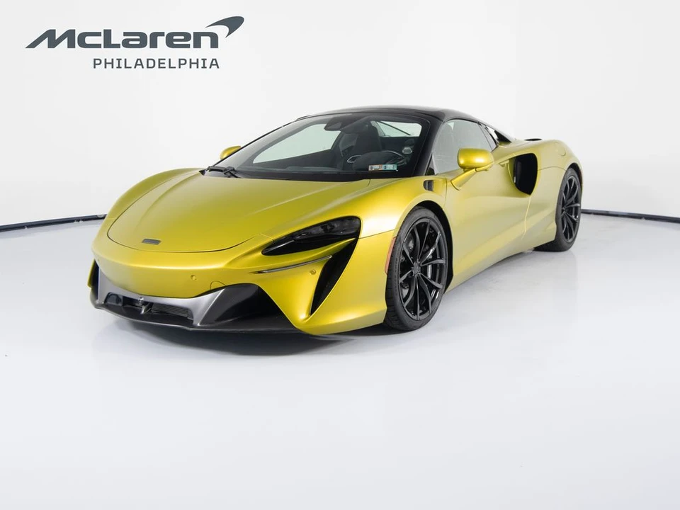 2025 McLaren Artura - Image 2 of 31