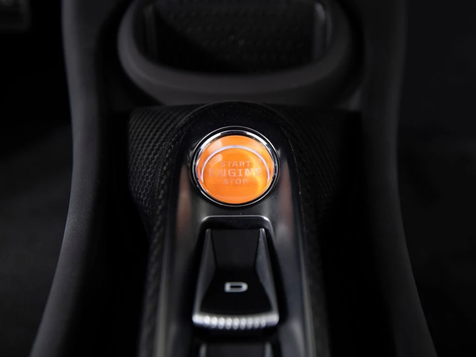 2025 McLaren Artura - Image 18 of 31