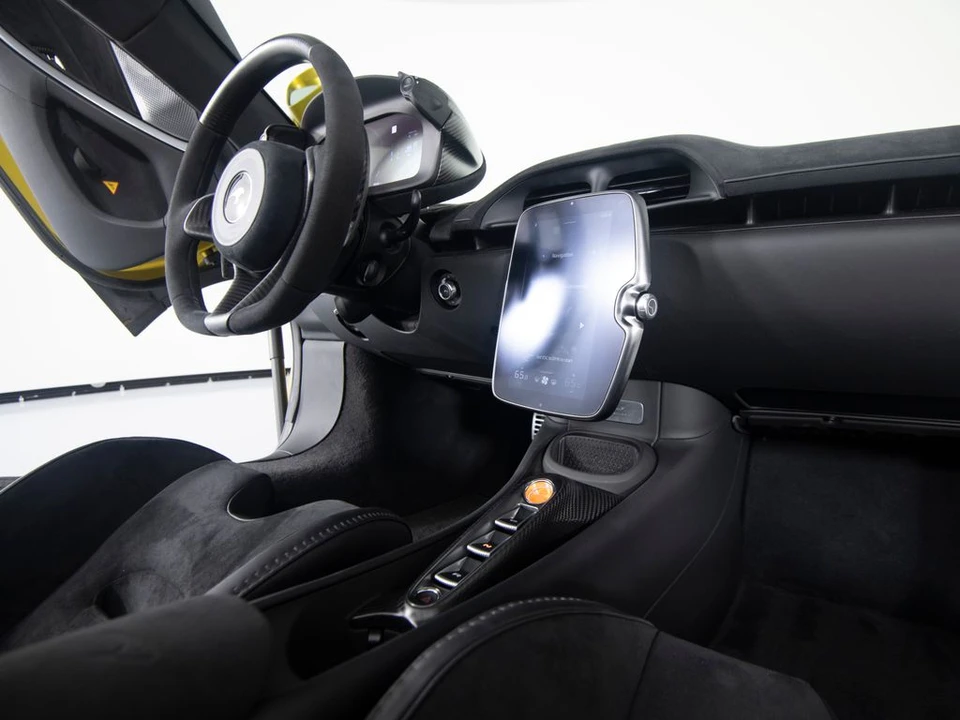 2025 McLaren Artura - Image 26 of 31