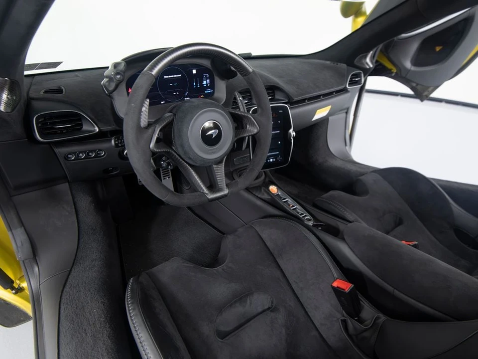2025 McLaren Artura - Image 12 of 31