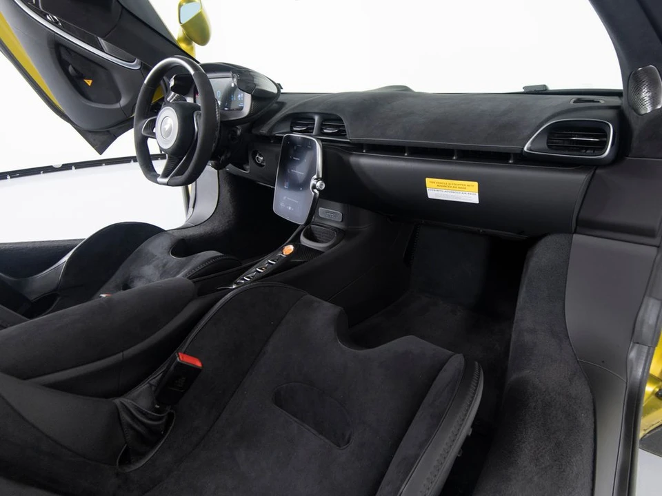2025 McLaren Artura - Image 25 of 31