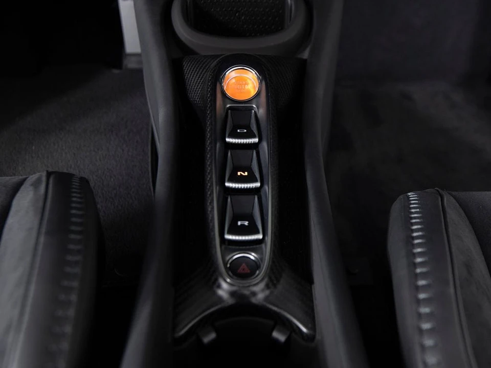 2025 McLaren Artura - Image 17 of 31