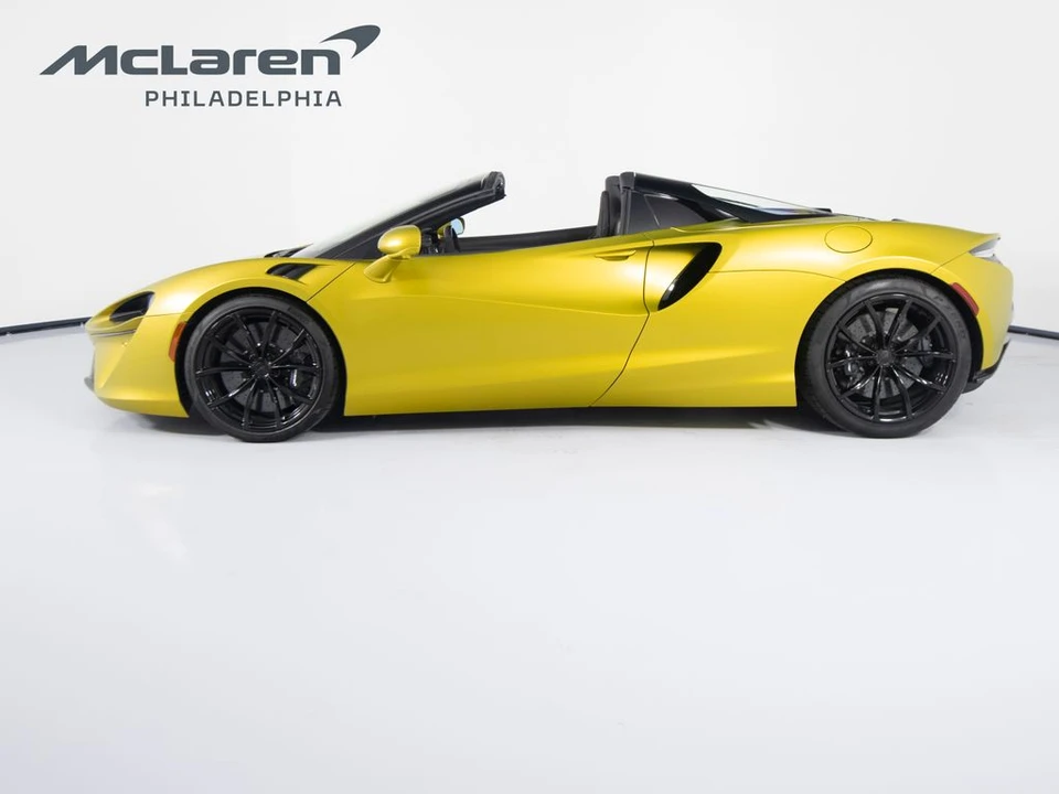 2025 McLaren Artura - Image 9 of 31
