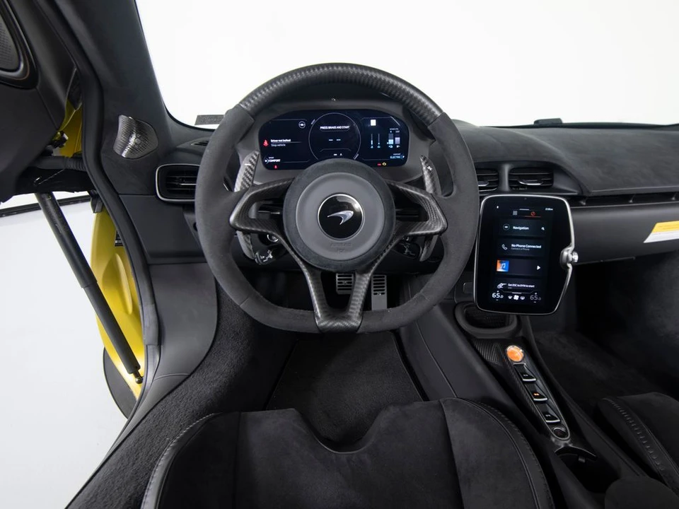 2025 McLaren Artura - Image 13 of 31