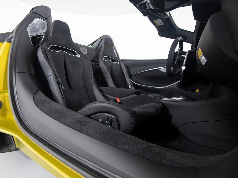 2025 McLaren Artura - Image 30 of 31