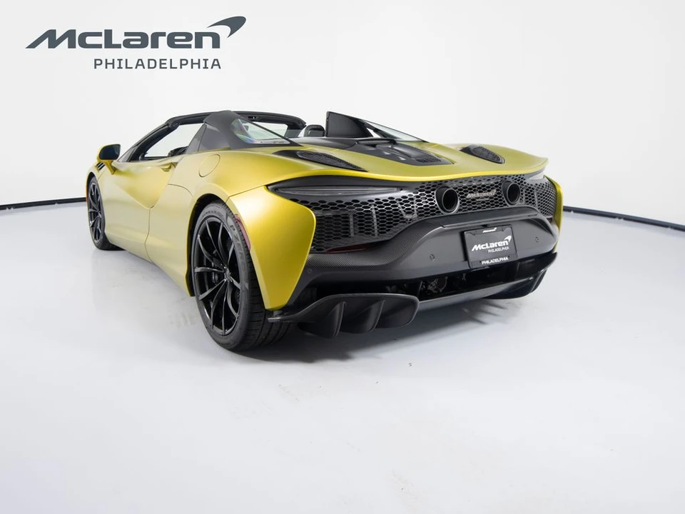 2025 McLaren Artura - Image 8 of 31