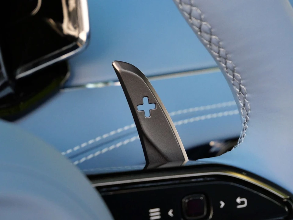 2026 Aston Martin DB12 - Image 19 of 27