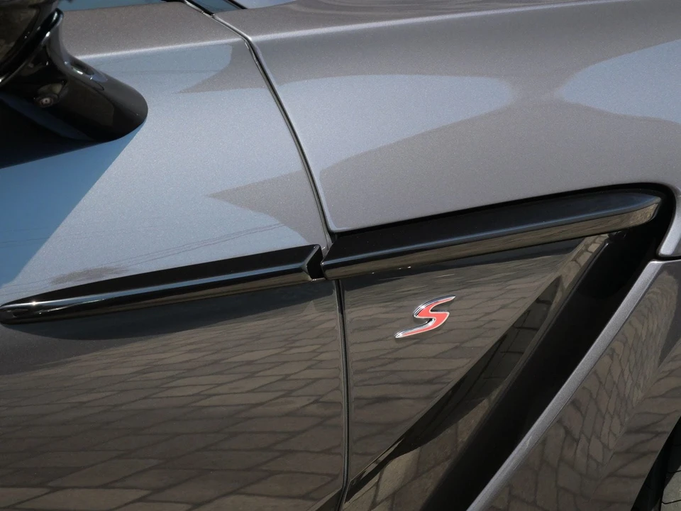 2026 Aston Martin DBX - Image 9 of 30