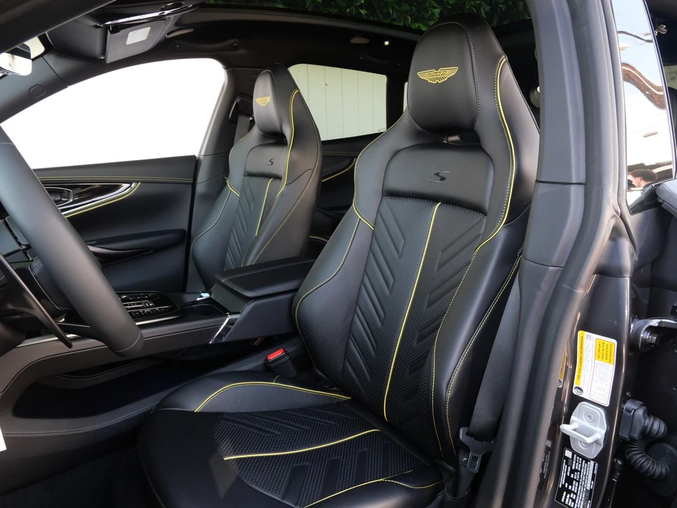 2026 Aston Martin DBX - Image 17 of 30