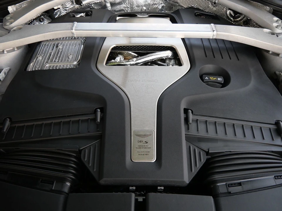 2026 Aston Martin DBX - Image 24 of 30