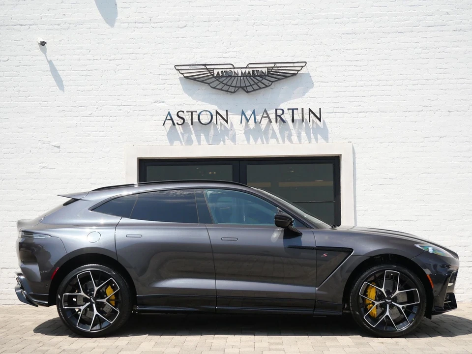 2026 Aston Martin DBX - Image 26 of 30