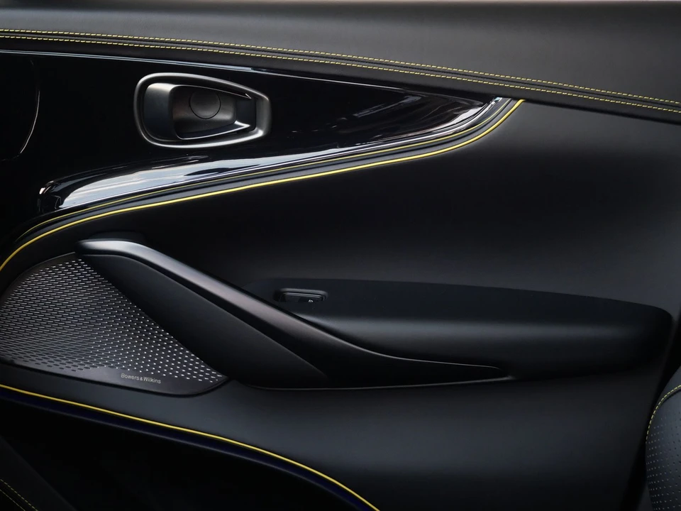 2026 Aston Martin DBX - Image 15 of 30