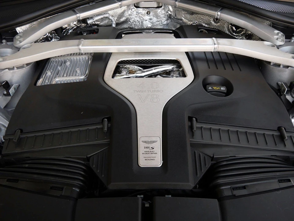 2026 Aston Martin DBX - Image 27 of 28