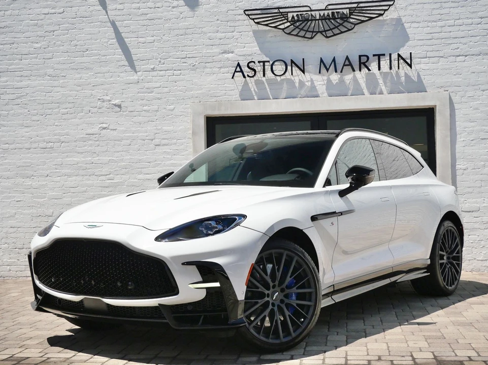 2026 Aston Martin DBX - Image 16 of 28