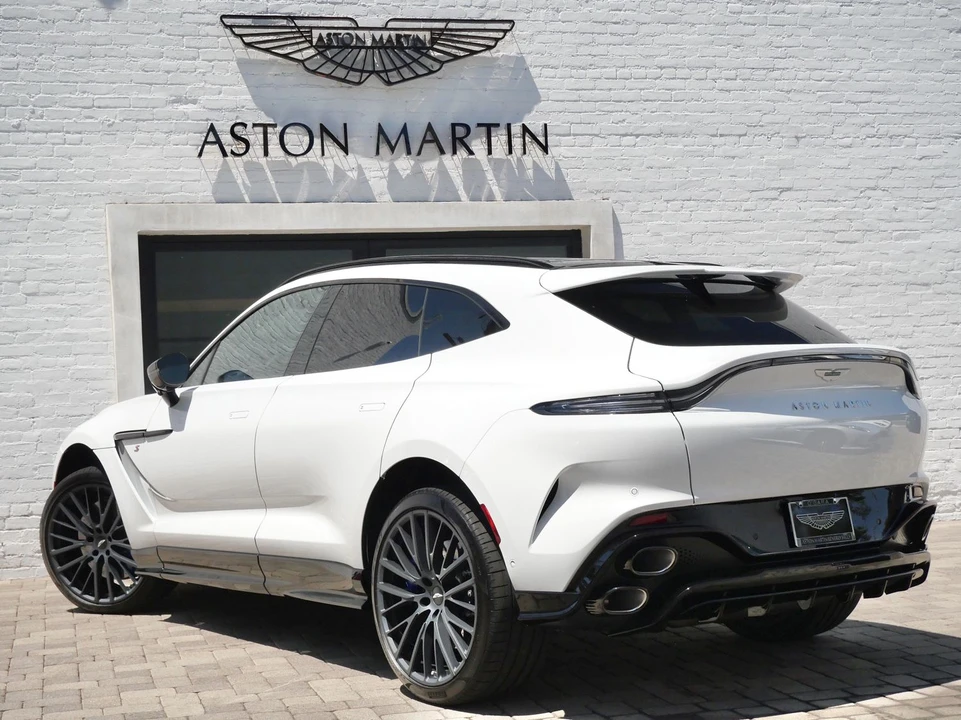 2026 Aston Martin DBX - Image 2 of 28