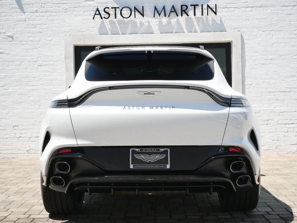 2026 Aston Martin DBX - Image 17 of 28