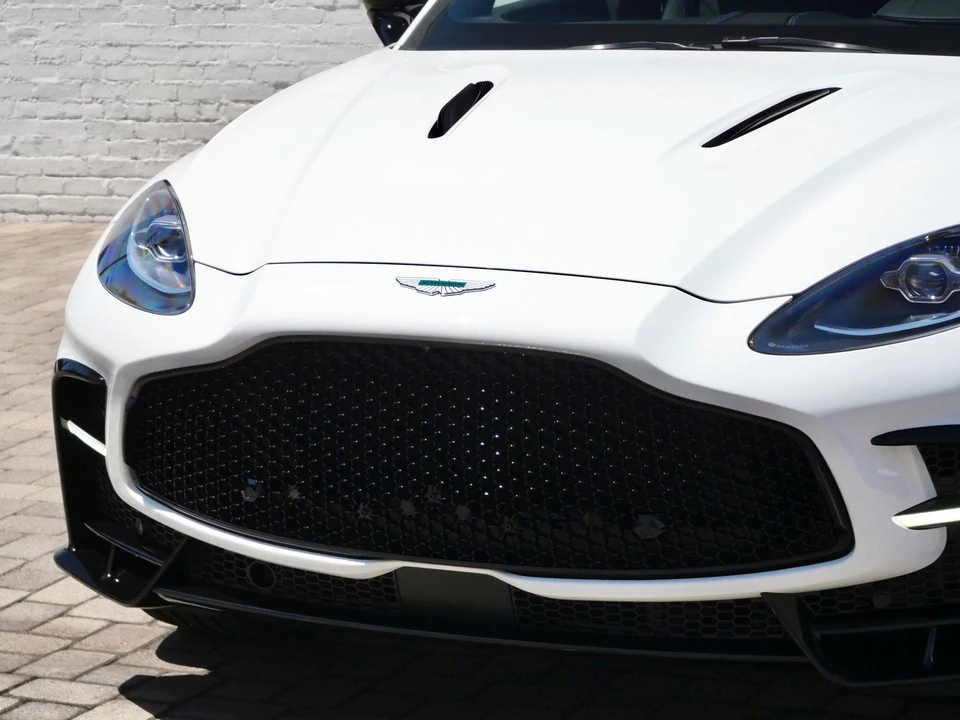 2026 Aston Martin DBX - Image 15 of 28