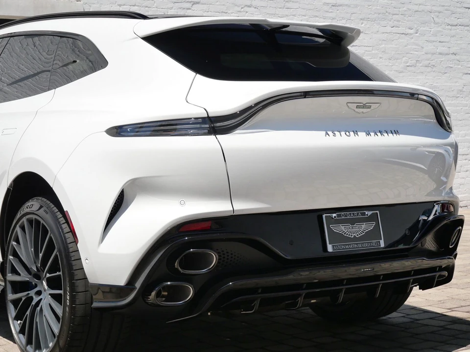 2026 Aston Martin DBX - Image 8 of 28