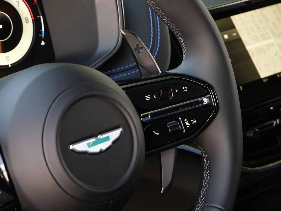 2026 Aston Martin DBX - Image 18 of 28