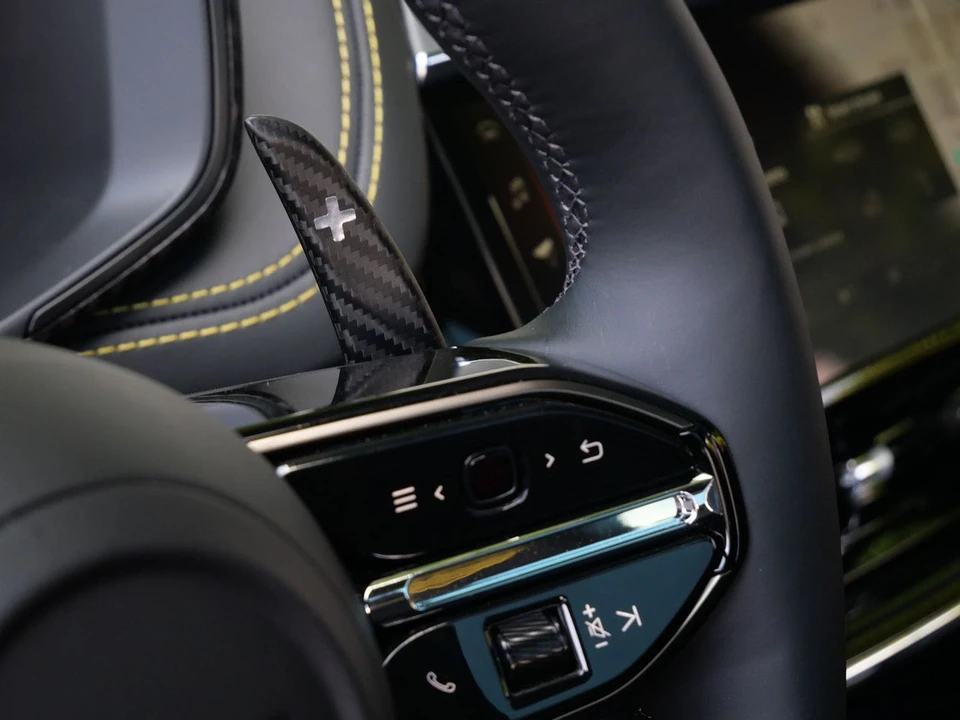 2026 Aston Martin DBX - Image 17 of 30