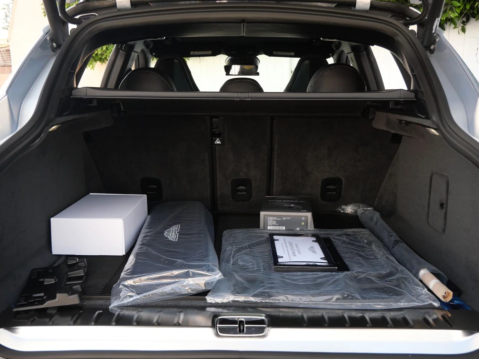 2026 Aston Martin DBX - Image 27 of 30