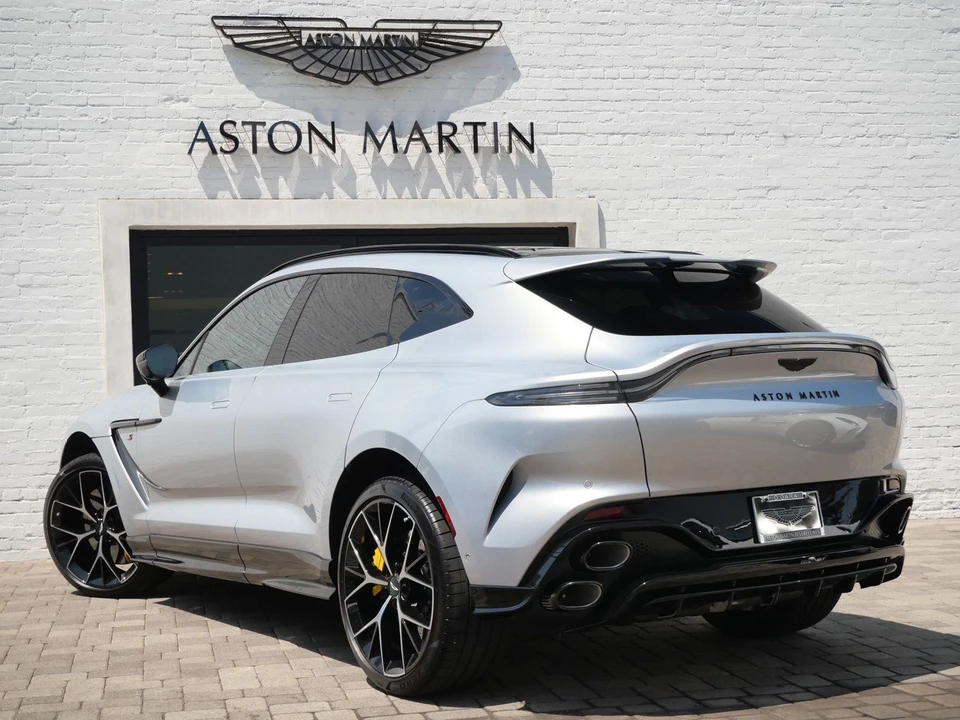 2026 Aston Martin DBX - Image 2 of 30