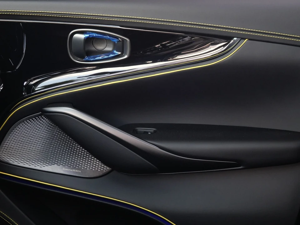 2026 Aston Martin DBX - Image 19 of 30