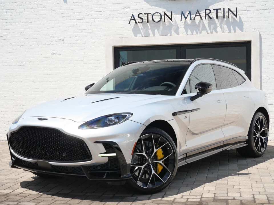 2026 Aston Martin DBX - Image 13 of 30