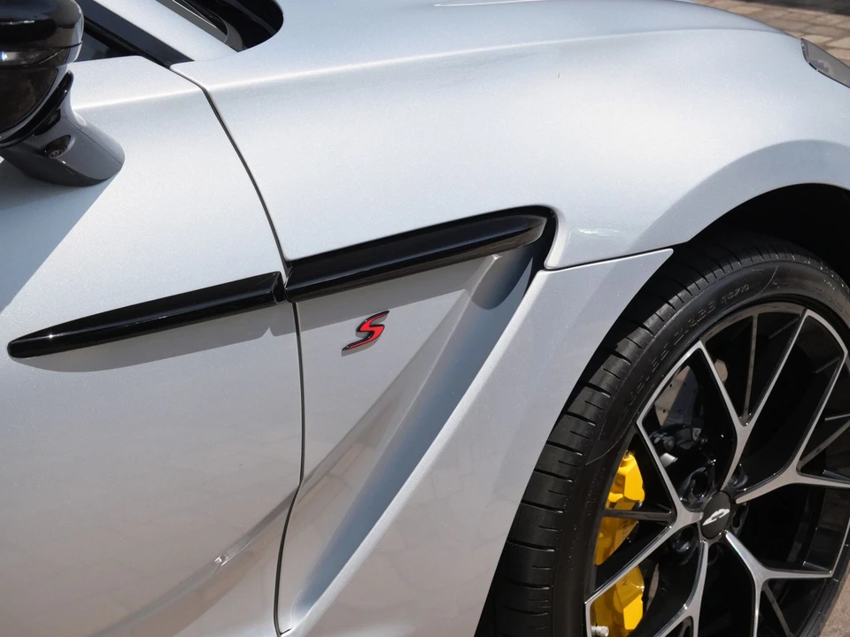 2026 Aston Martin DBX - Image 8 of 30