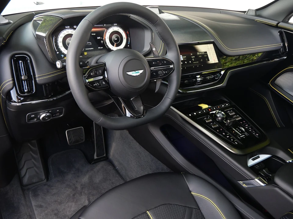 2026 Aston Martin DBX - Image 3 of 30