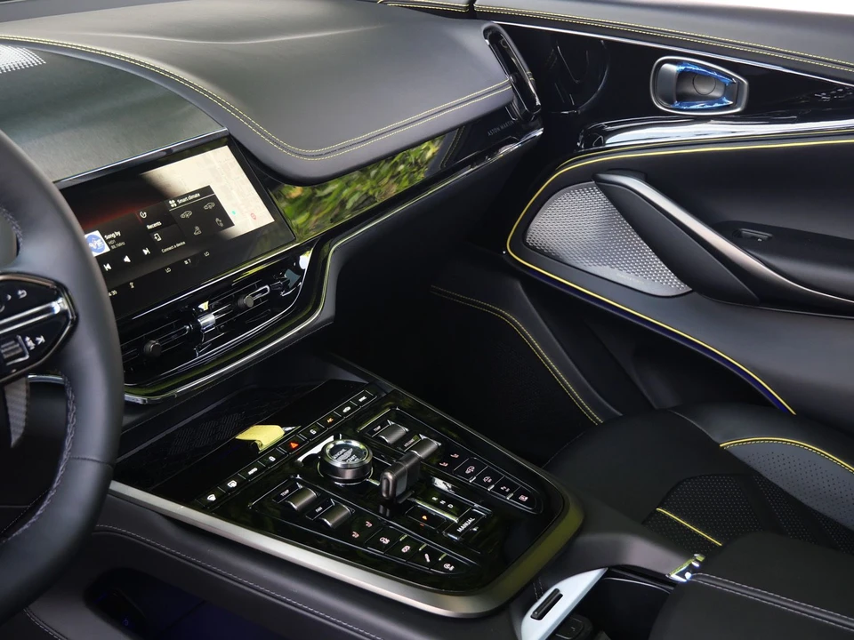 2026 Aston Martin DBX - Image 18 of 30