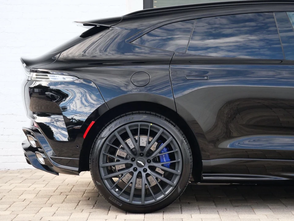 2026 Aston Martin DBX - Image 15 of 30