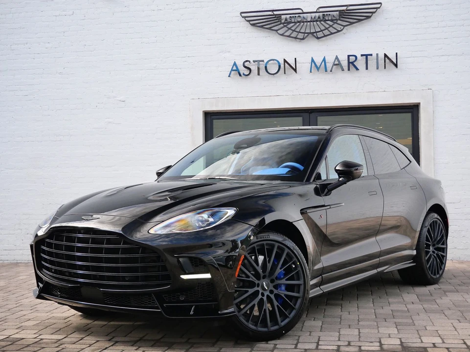 2026 Aston Martin DBX - Image 17 of 30