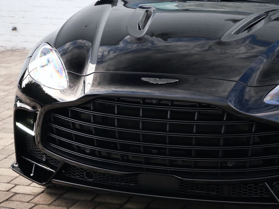 2026 Aston Martin DBX - Image 16 of 30