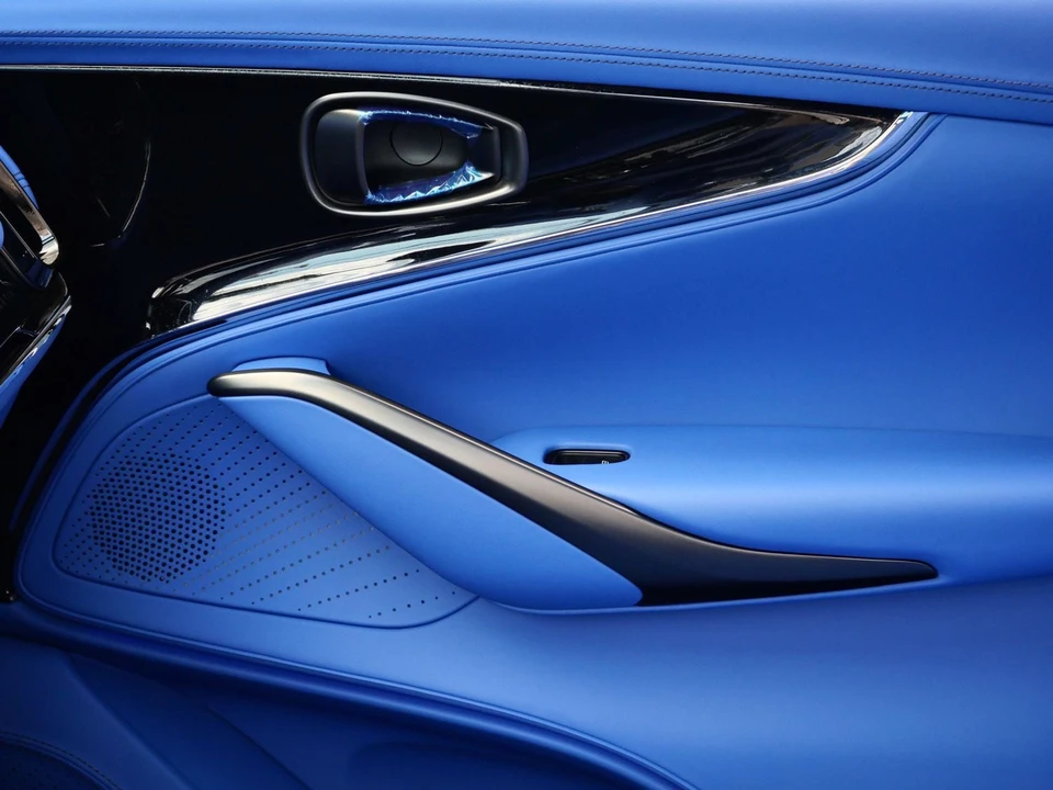 2026 Aston Martin DBX - Image 20 of 30