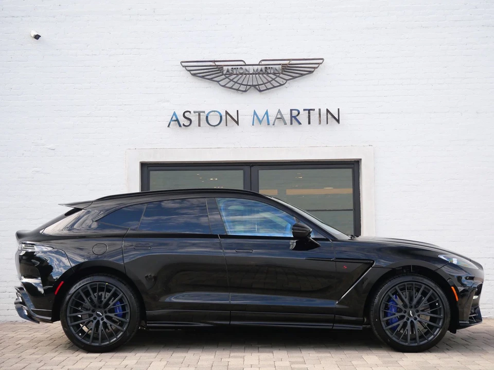 2026 Aston Martin DBX - Image 14 of 30