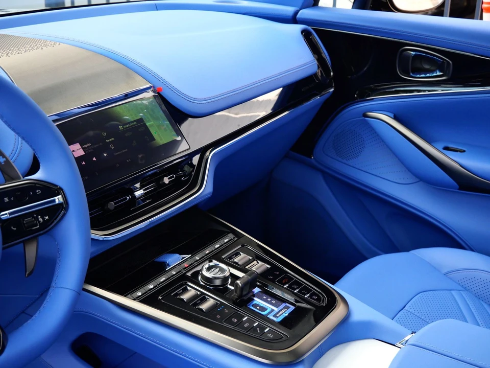 2026 Aston Martin DBX - Image 10 of 30