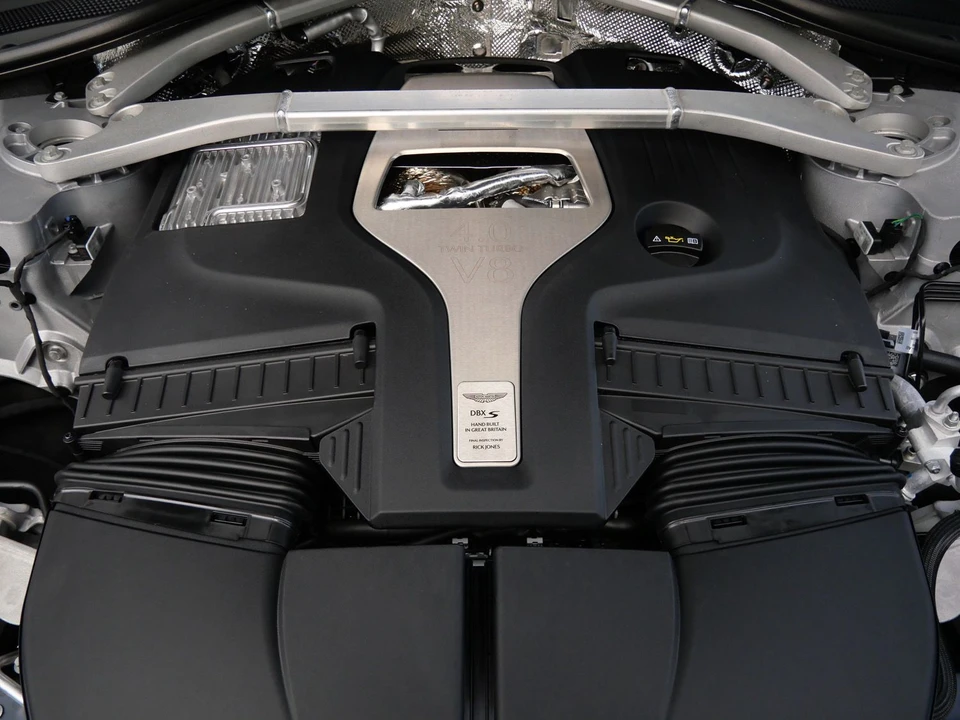 2026 Aston Martin DBX - Image 29 of 30