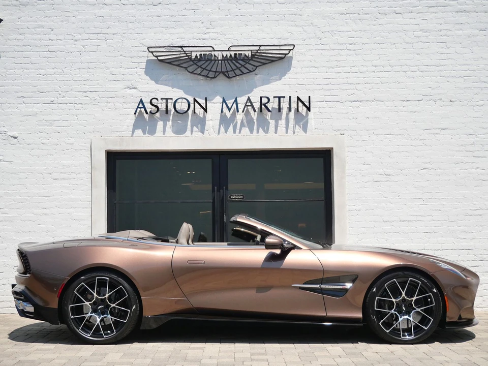 2026 Aston Martin Vanquish 3rd Gen - Image 18 of 31