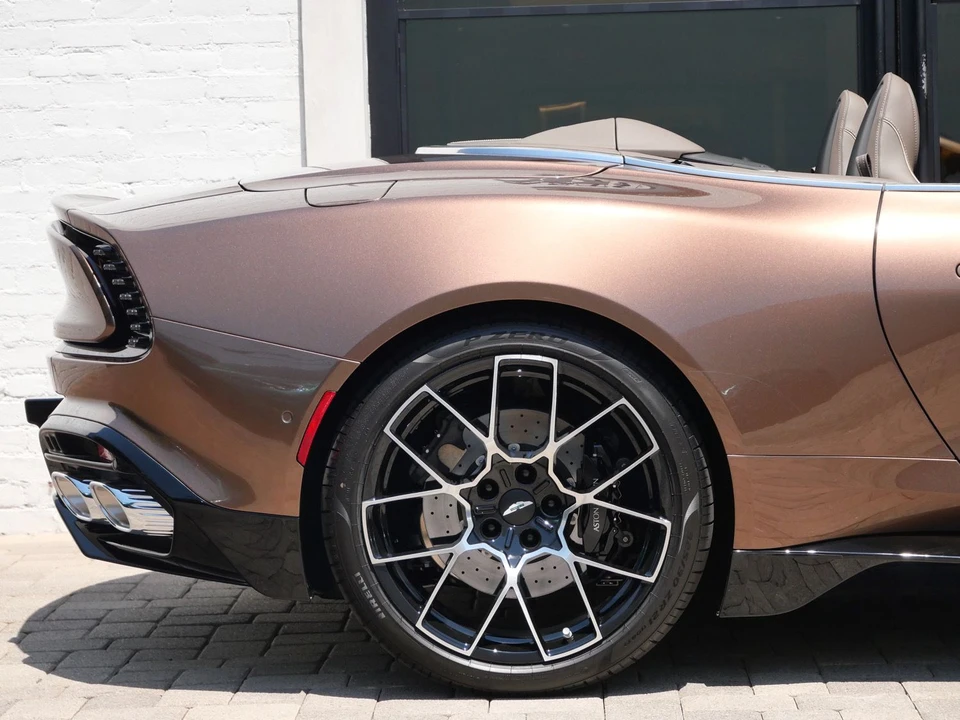 2026 Aston Martin Vanquish 3rd Gen - Image 19 of 31