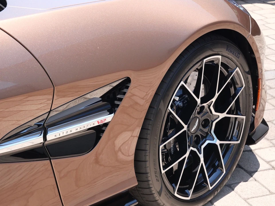 2026 Aston Martin Vanquish 3rd Gen - Image 9 of 31