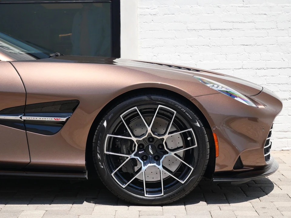 2026 Aston Martin Vanquish 3rd Gen - Image 4 of 31