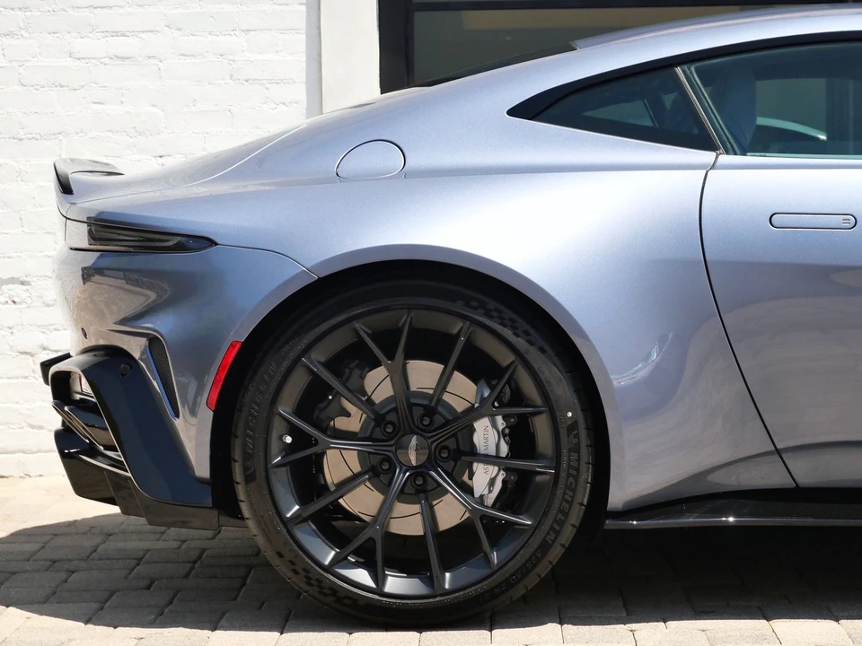 2026 Aston Martin V8 Vantage (2019+) - Image 15 of 25