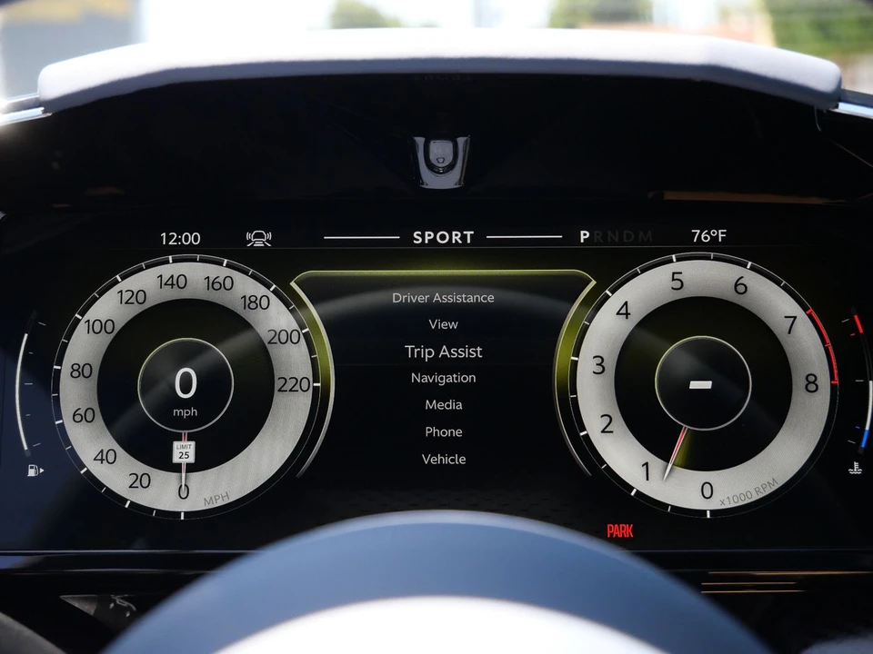 2026 Aston Martin V8 Vantage (2019+) - Image 6 of 25