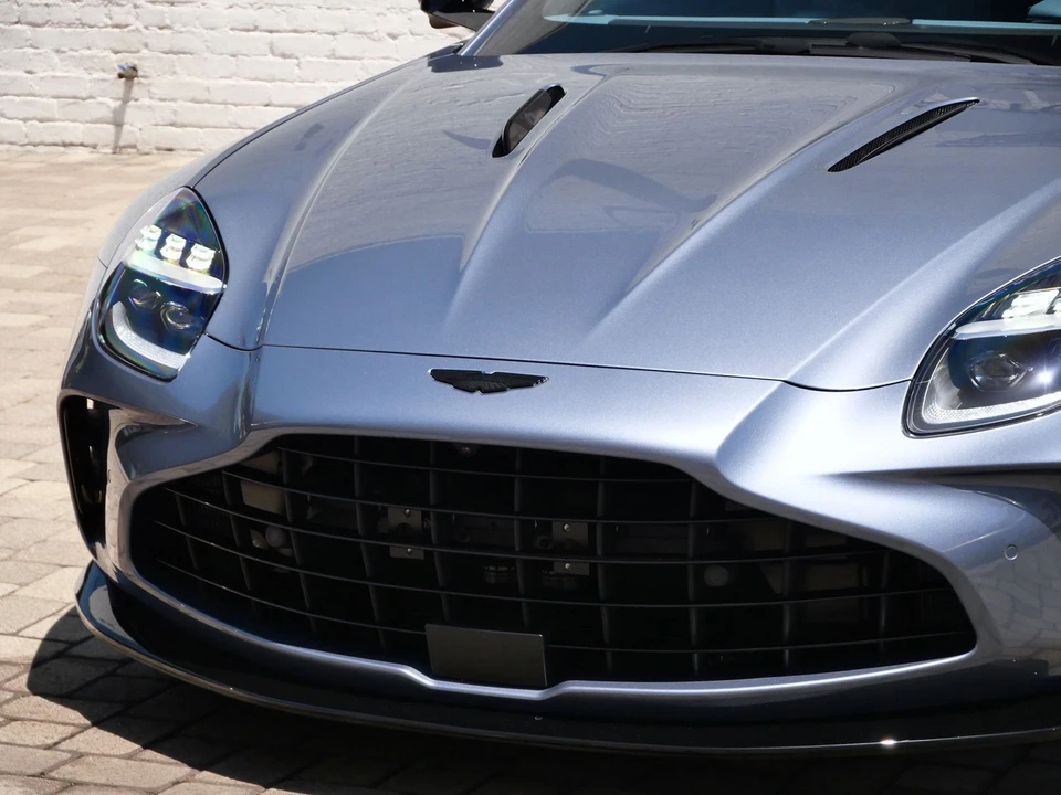 2026 Aston Martin V8 Vantage (2019+) - Image 9 of 25