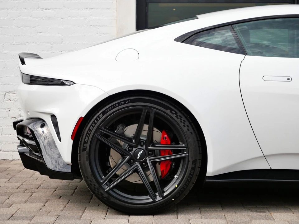 2026 Aston Martin V8 Vantage (2019+) - Image 14 of 26