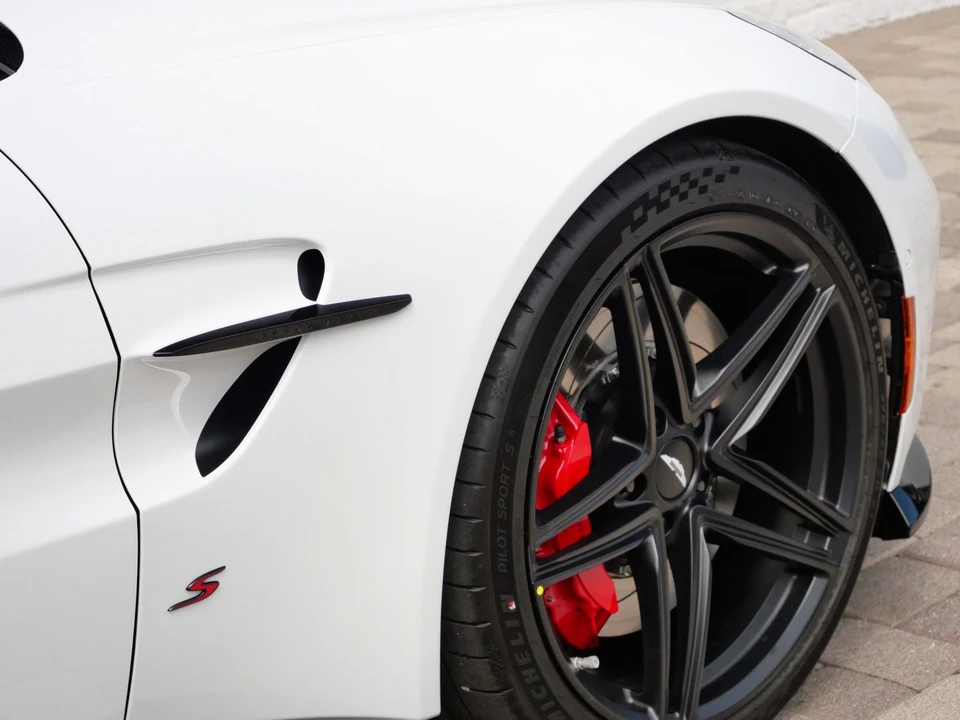 2026 Aston Martin V8 Vantage (2019+) - Image 9 of 26